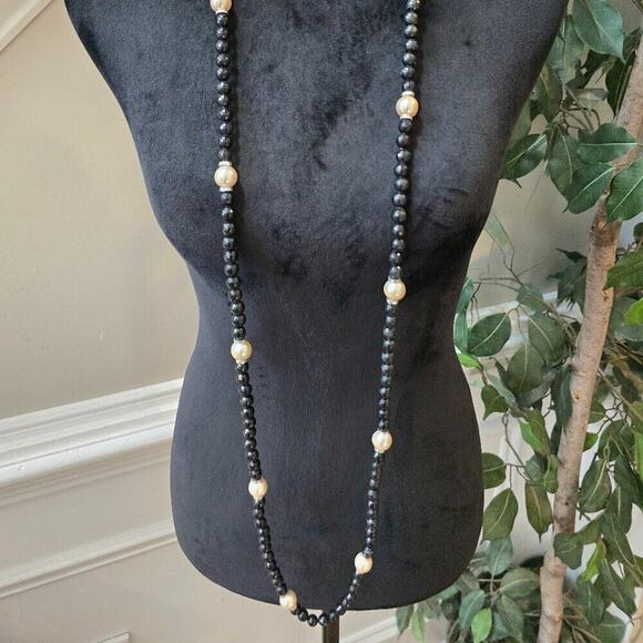 Womens Fashion White Faux Seed & Black Seed Pearls Two Strand Necklace Jewelry - Picture 1 of 6